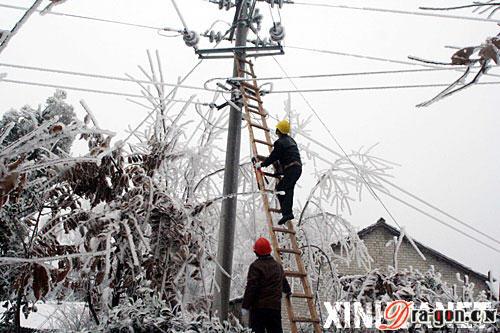 贵州遭遇特大冰灾 7县供电中断