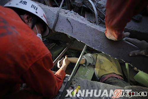 汶川5.12抗震救灾中震撼的图片（不断更新）
